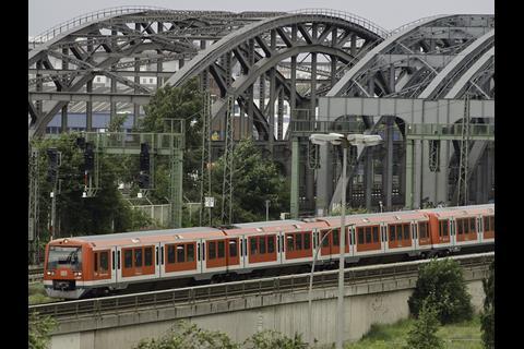 The Digital S-Bahn Hamburg agreement to automate operations on a section of the city’s suburban rail network was signed by the mayor, Deutsche Bahn and Siemens on July 12.